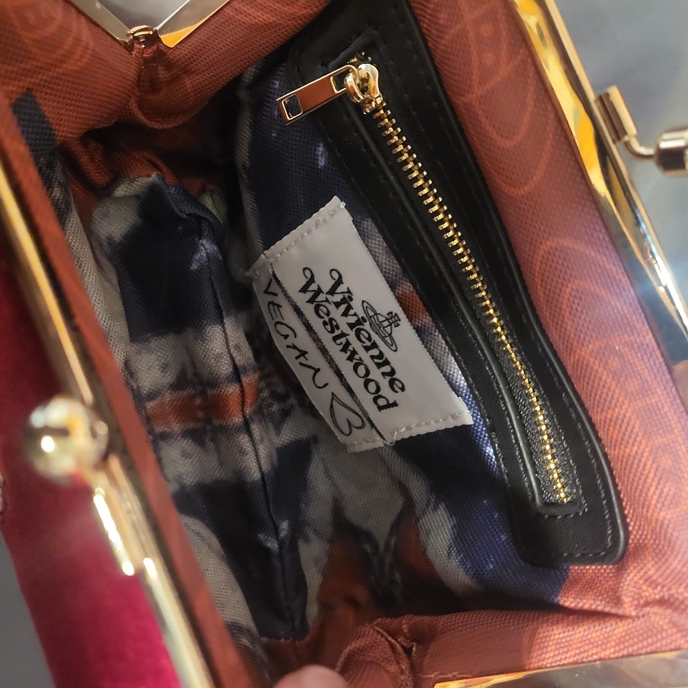 Vivienne Westwood Granny Kisslock Burgundy Velvet Clutch with Gold Frame - Picture 3 of 3